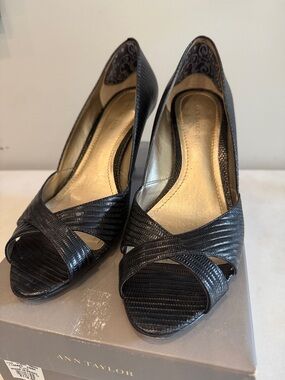 Ann Taylor Bailey Black Printed Leather Heels